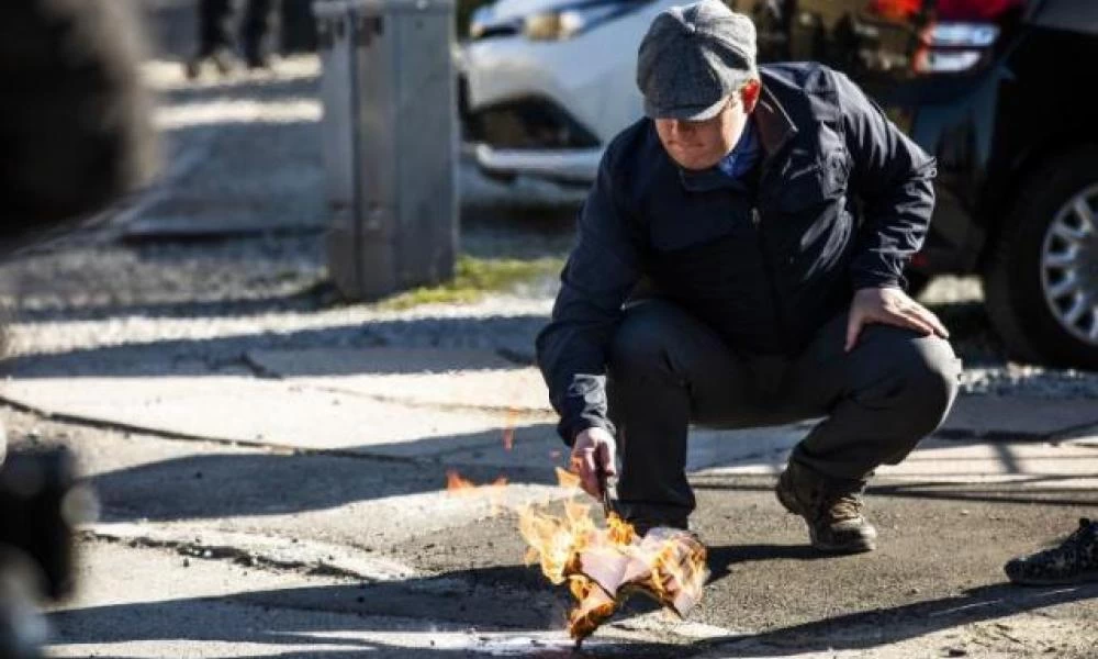 Απειλή θανάτου από την Αλ Κάιντα κατά του Δανού πολιτικού μετά το κάψιμο του Κορανίου